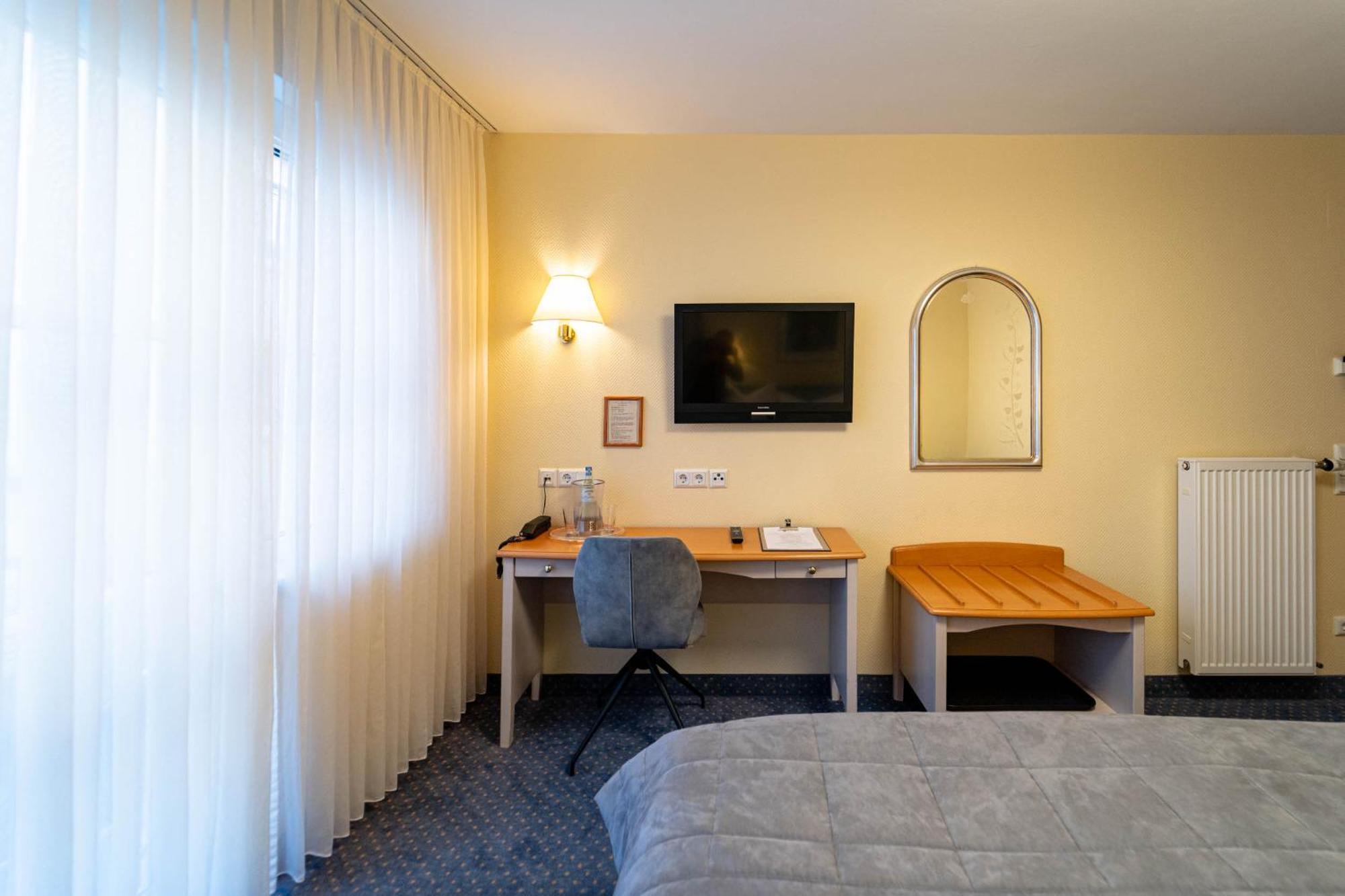 Hotel Zur Traube Ürzig Camera foto