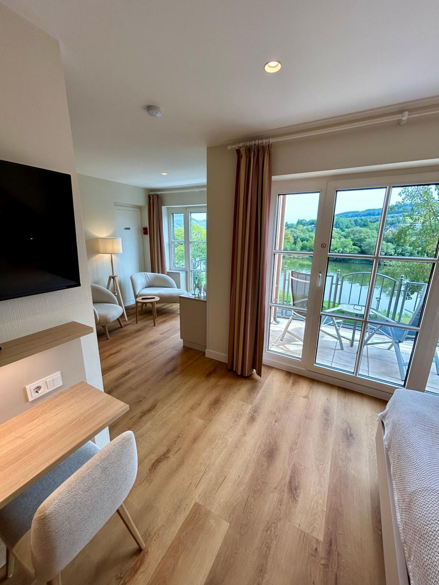 Hotel Zur Traube Ürzig Esterno foto