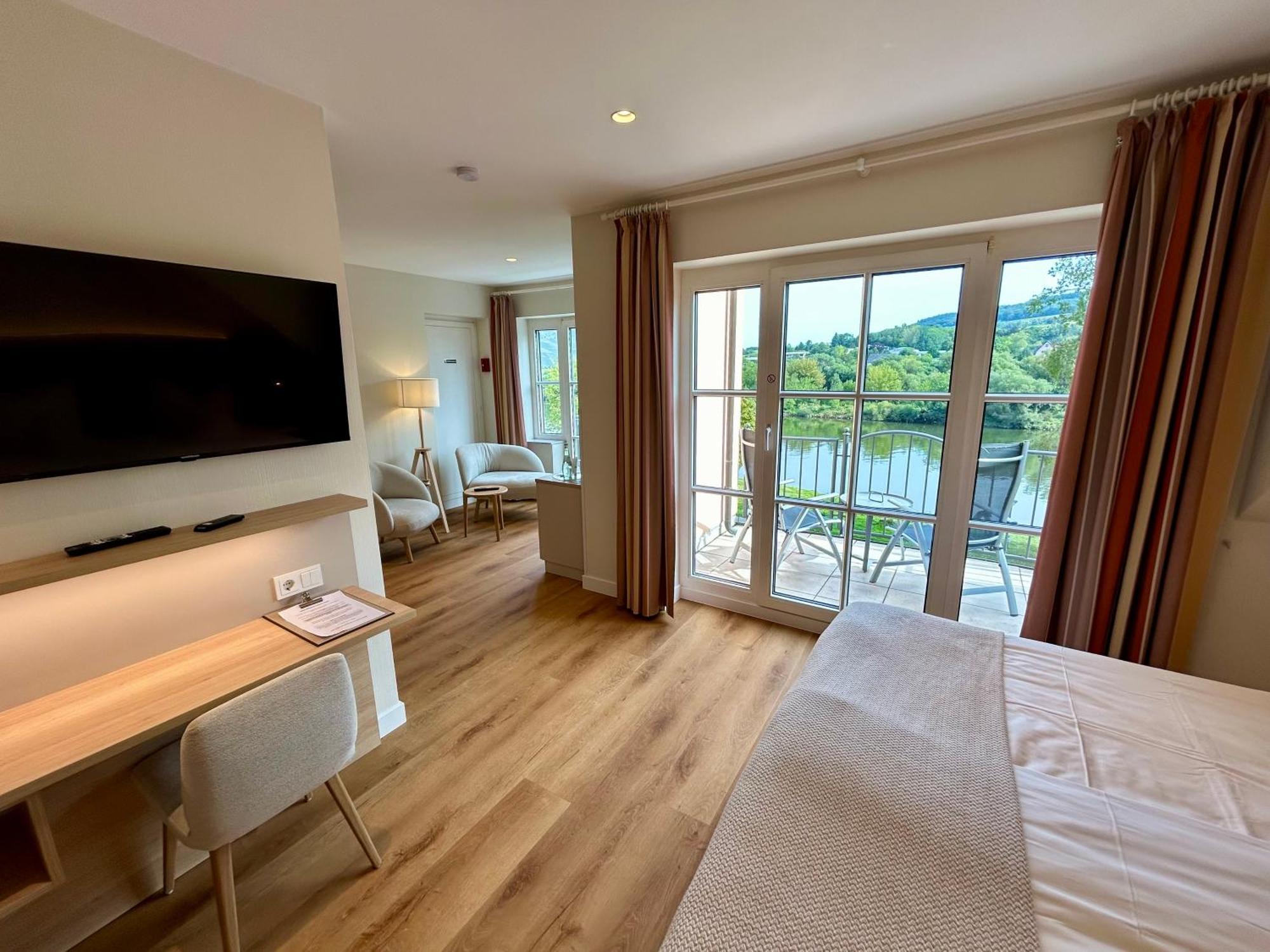 Hotel Zur Traube Ürzig Esterno foto